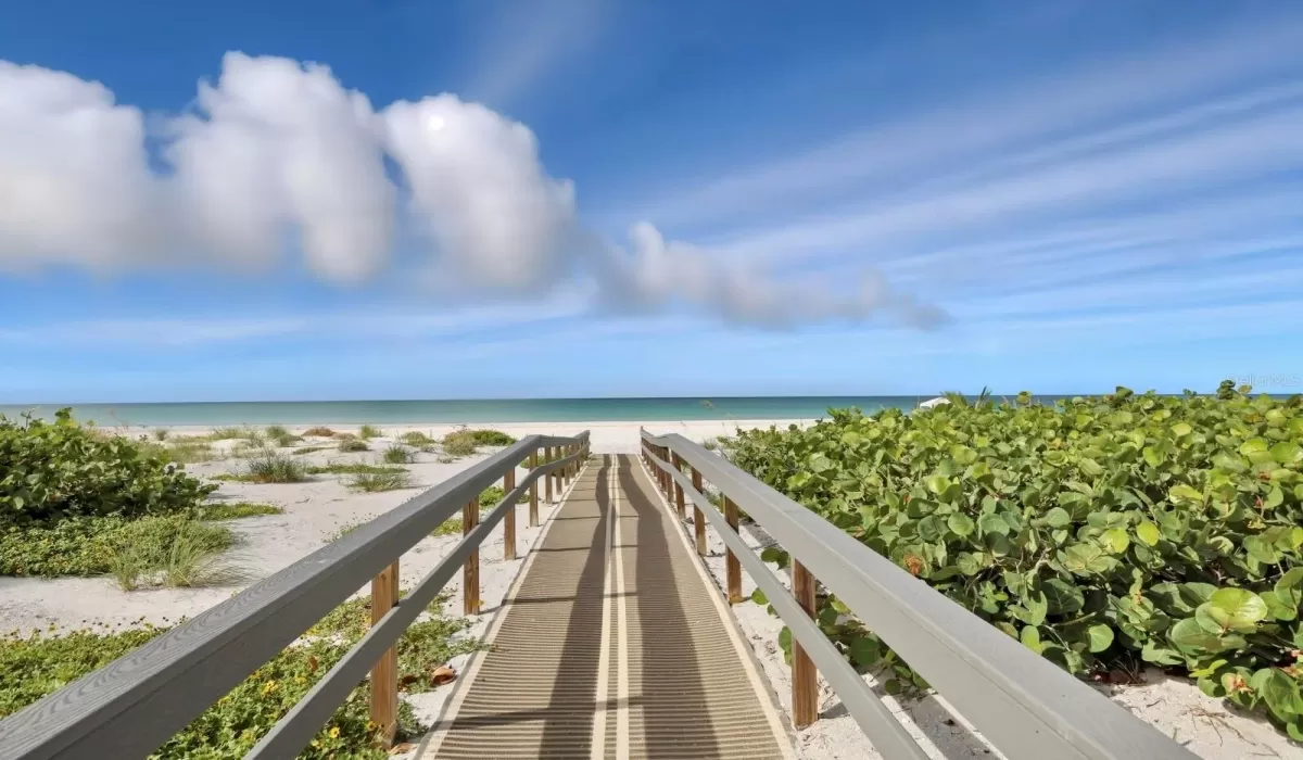 2 Bedrooms Bedrooms, 0 ,2 BathroomsBathrooms,Residential,For Sale,0,D6144565