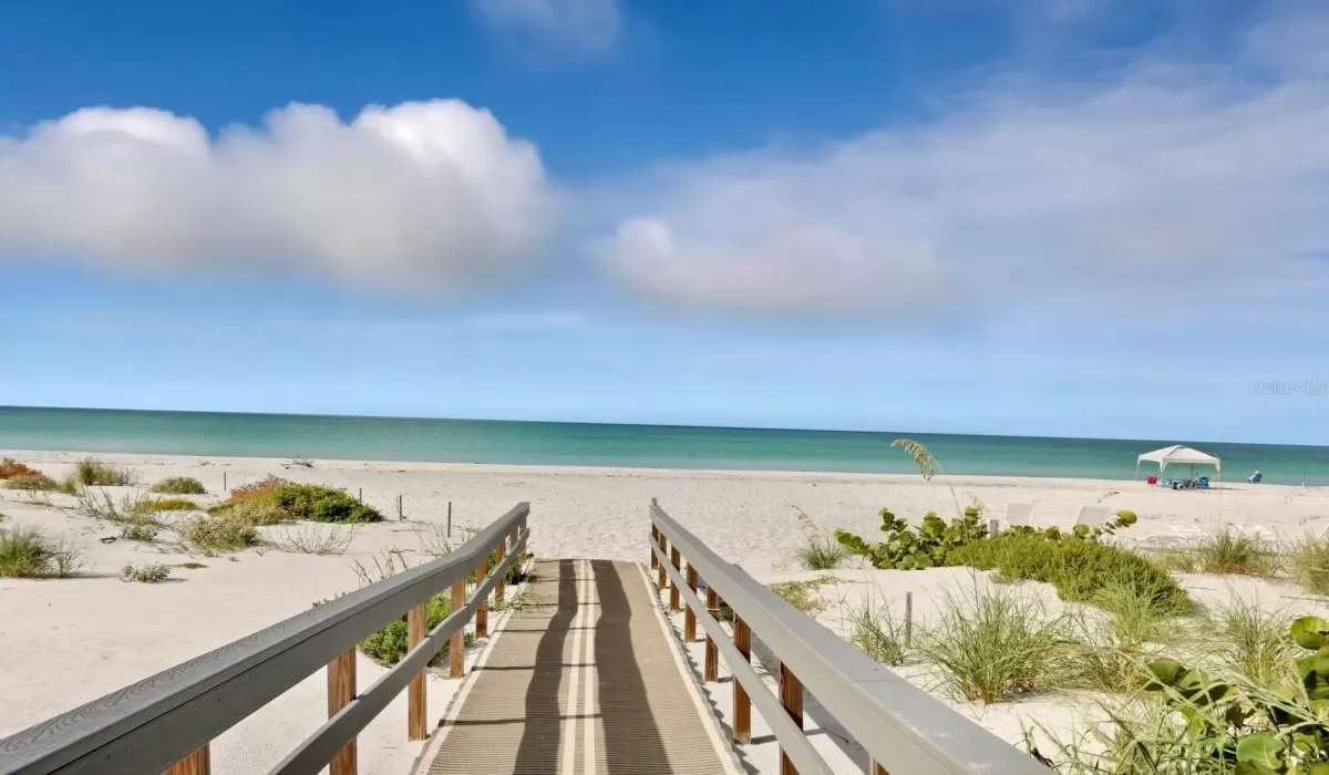 2 Bedrooms Bedrooms, 0 ,2 BathroomsBathrooms,Residential,For Sale,0,D6144565