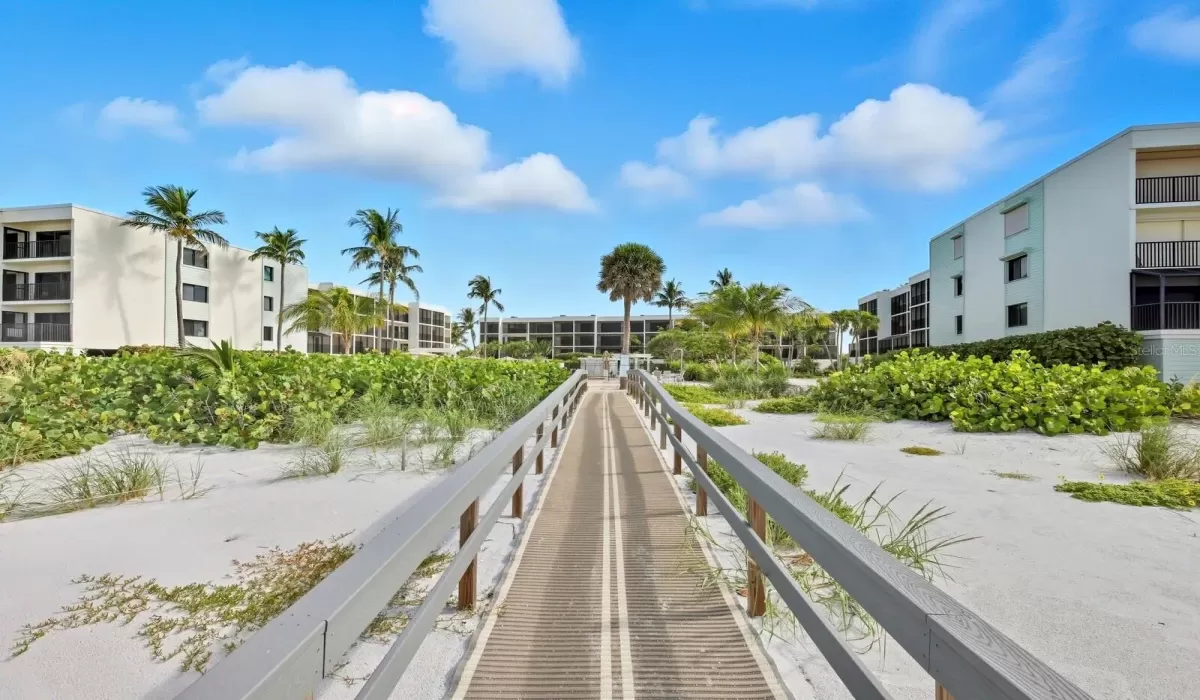 2 Bedrooms Bedrooms, 0 ,2 BathroomsBathrooms,Residential,For Sale,0,D6144565