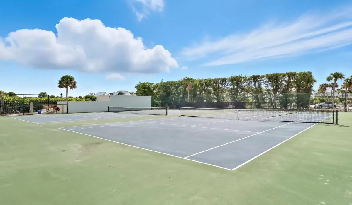 2 Bedrooms Bedrooms, 0 ,2 BathroomsBathrooms,Residential,For Sale,0,D6144565