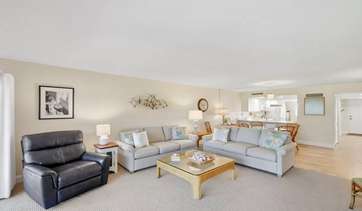 2 Bedrooms Bedrooms, 0 ,2 BathroomsBathrooms,Residential,For Sale,0,D6144565