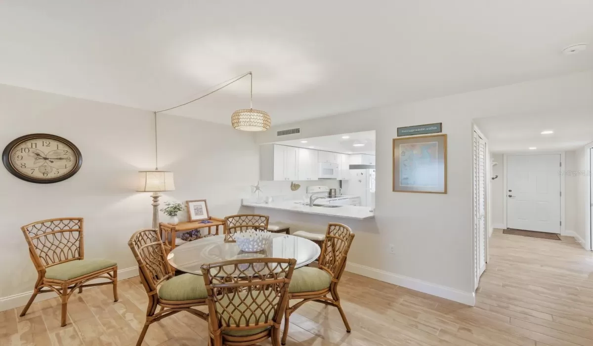 2 Bedrooms Bedrooms, 0 ,2 BathroomsBathrooms,Residential,For Sale,0,D6144565