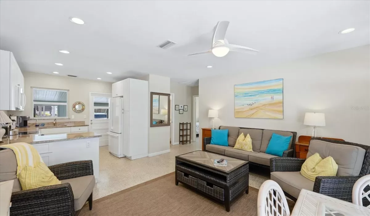 4 Bedrooms Bedrooms, 0 ,2 BathroomsBathrooms,Residential,For Sale,0,D6147021