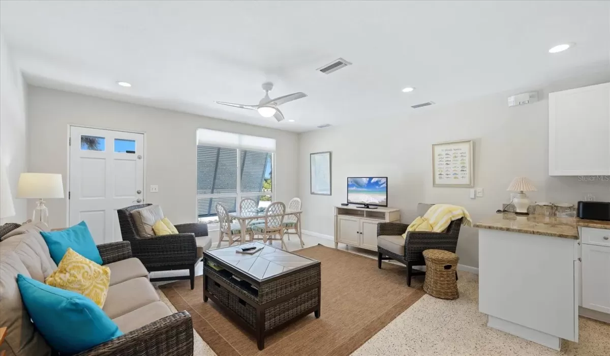 4 Bedrooms Bedrooms, 0 ,2 BathroomsBathrooms,Residential,For Sale,0,D6147021