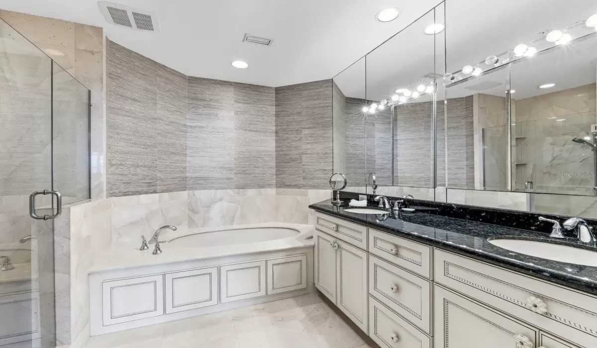 3 Bedrooms Bedrooms, 0 ,2 BathroomsBathrooms,Residential,Pending,0,D6146999