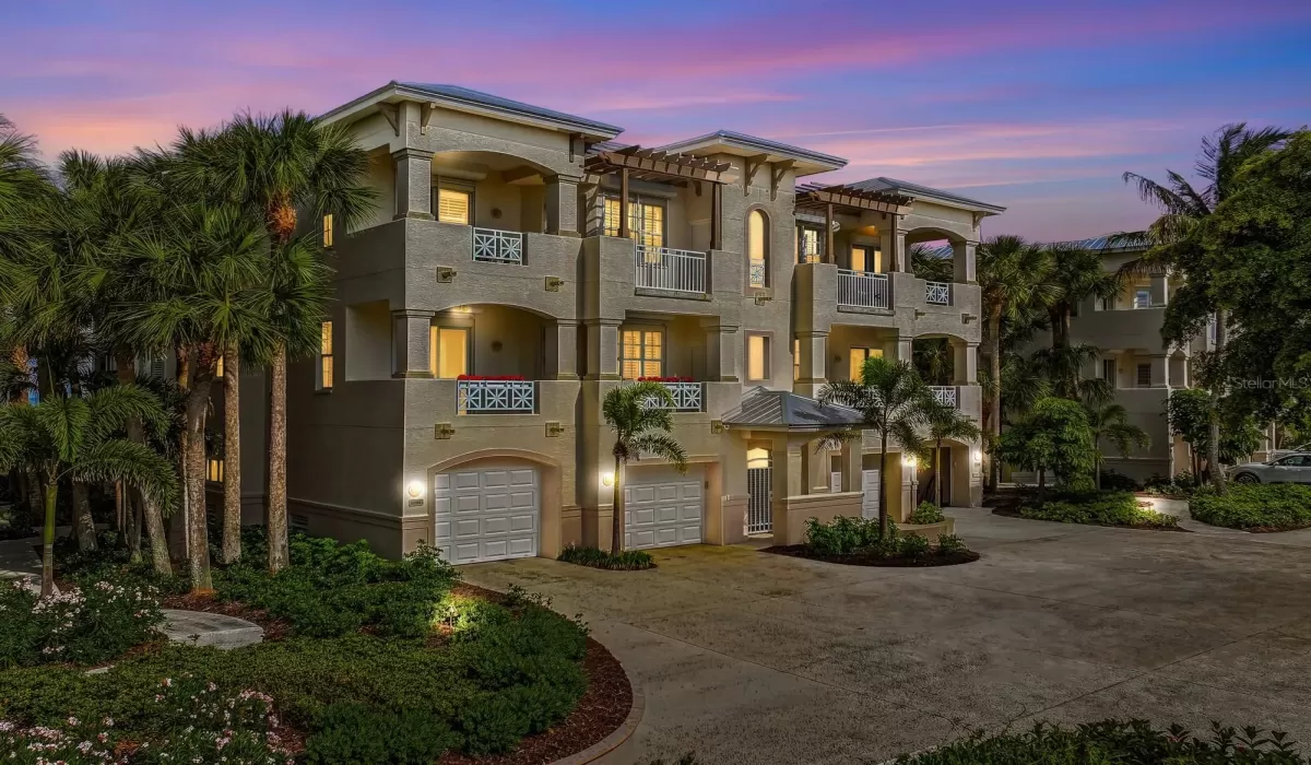 3 Bedrooms Bedrooms, 0 ,2 BathroomsBathrooms,Residential,Pending,0,D6146999