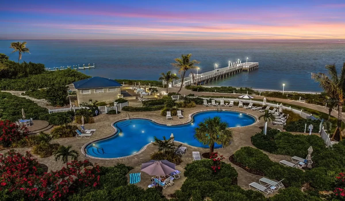 3 Bedrooms Bedrooms, 0 ,2 BathroomsBathrooms,Residential,Pending,0,D6146999