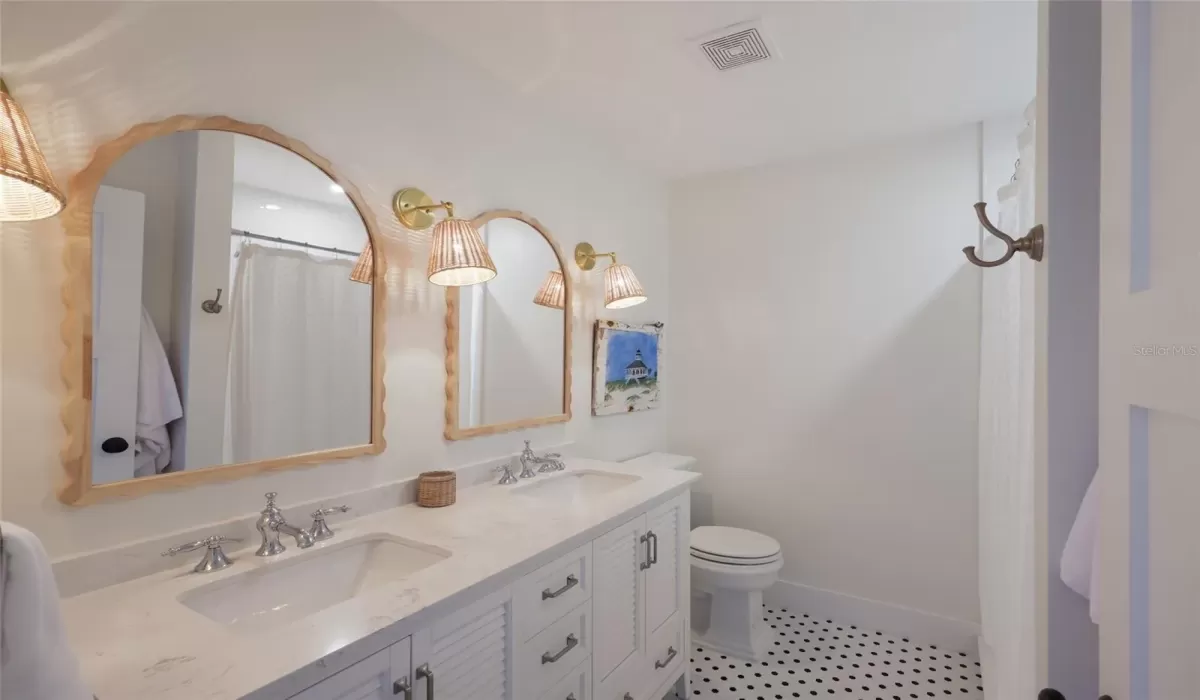 2 Bedrooms Bedrooms, 0 ,2 BathroomsBathrooms,Residential,For Sale,0,D6147048