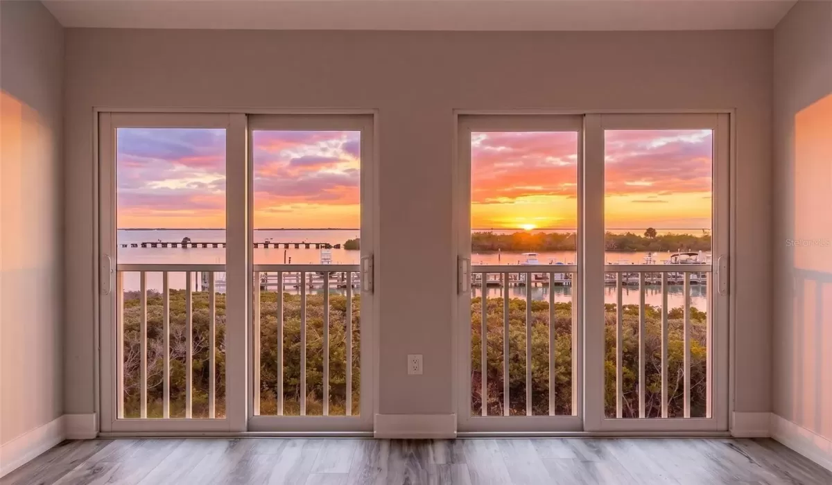 3 Bedrooms Bedrooms, 0 ,3 BathroomsBathrooms,Residential,For Sale,0,D6146964
