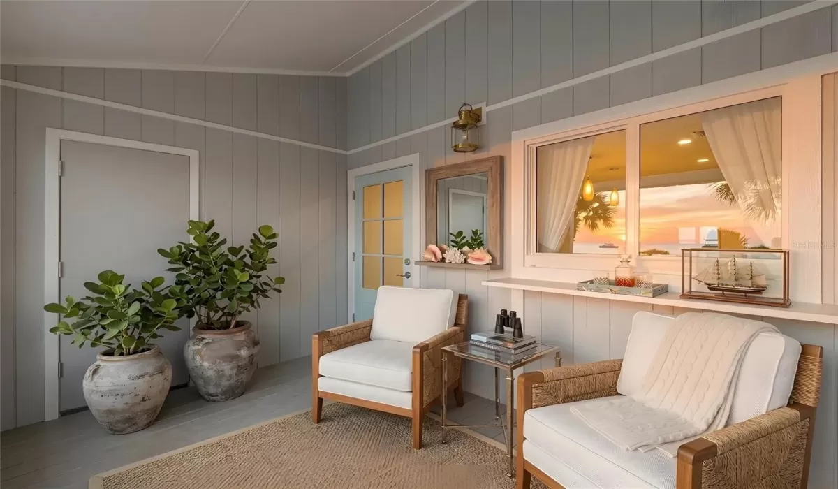 Front Lanai and Entry