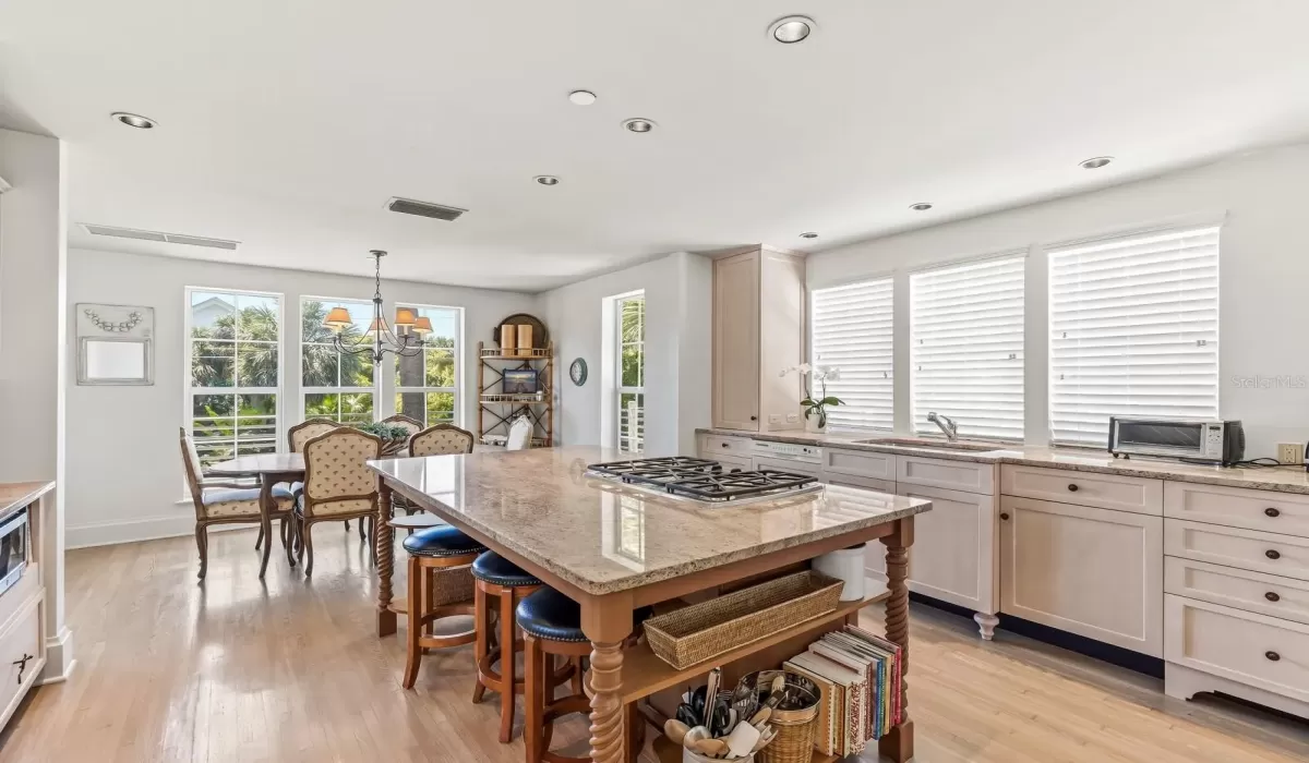 3 Bedrooms Bedrooms, 0 ,3 BathroomsBathrooms,Residential,Pending,0,D6147192