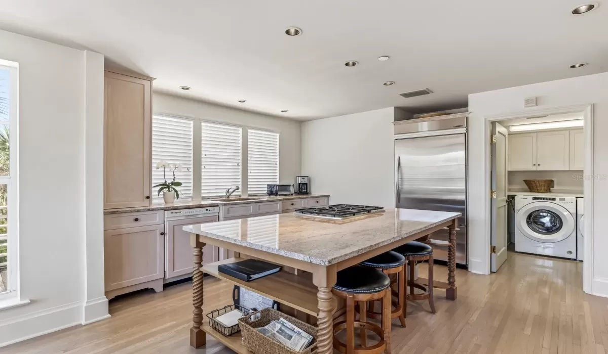 3 Bedrooms Bedrooms, 0 ,3 BathroomsBathrooms,Residential,Pending,0,D6147192