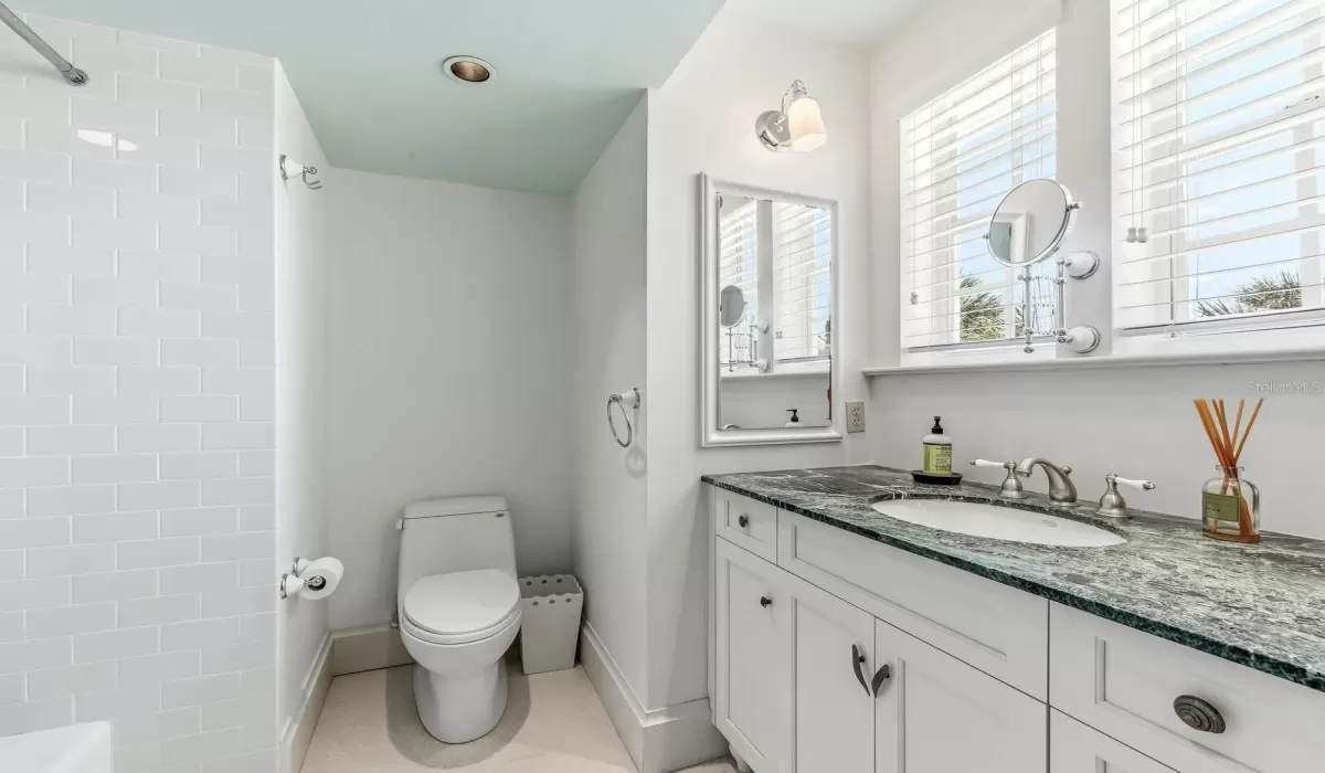 3 Bedrooms Bedrooms, 0 ,3 BathroomsBathrooms,Residential,Pending,0,D6147192