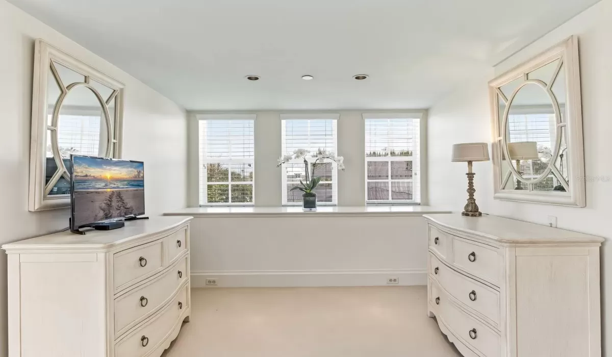 3 Bedrooms Bedrooms, 0 ,3 BathroomsBathrooms,Residential,Pending,0,D6147192