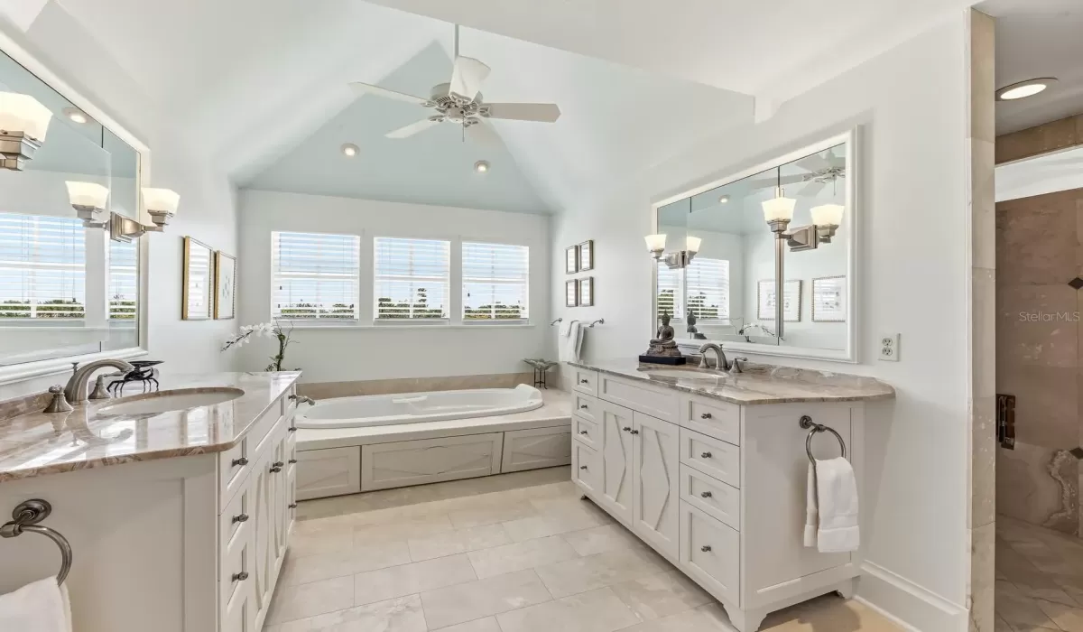 3 Bedrooms Bedrooms, 0 ,3 BathroomsBathrooms,Residential,Pending,0,D6147192