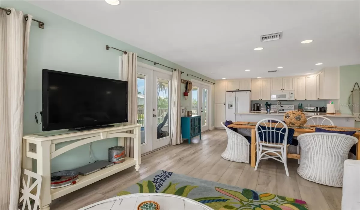 3 Bedrooms Bedrooms, 0 ,1 BathroomBathrooms,Residential Lease,For Sale,0,D6147273
