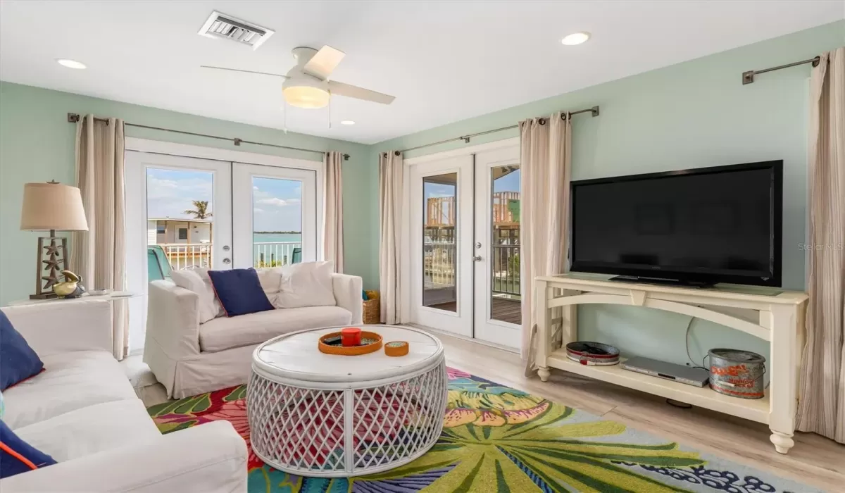 3 Bedrooms Bedrooms, 0 ,1 BathroomBathrooms,Residential Lease,For Sale,0,D6147273