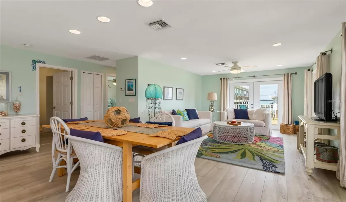 3 Bedrooms Bedrooms, 0 ,1 BathroomBathrooms,Residential Lease,For Sale,0,D6147273