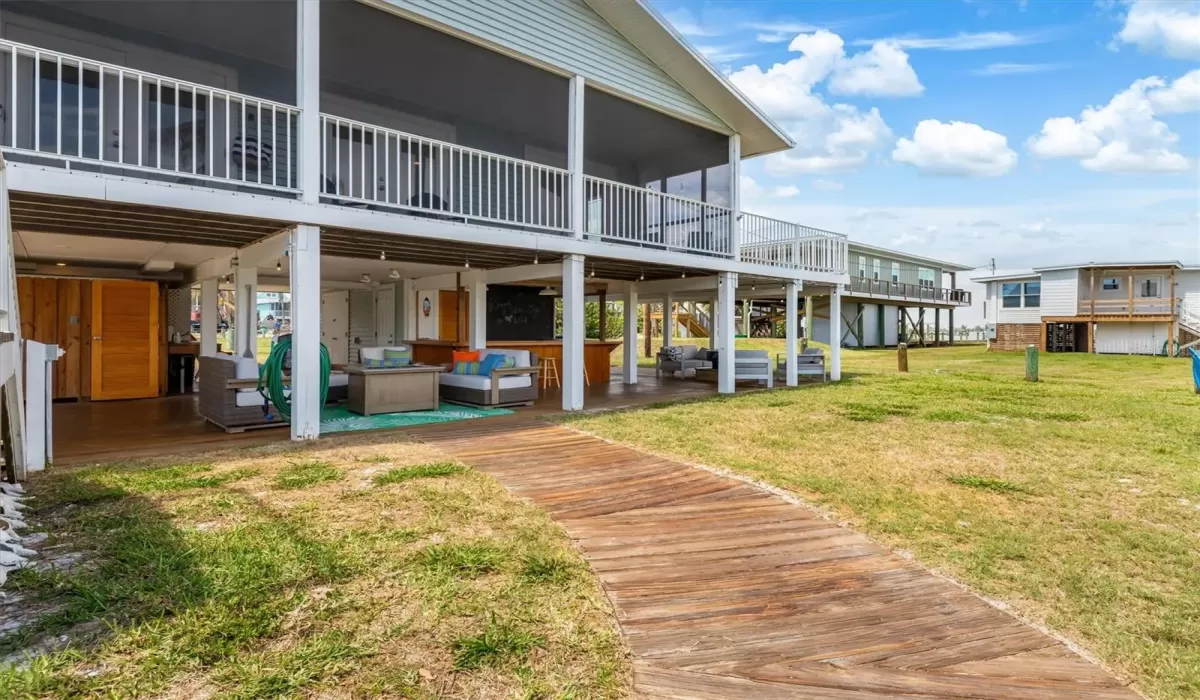 3 Bedrooms Bedrooms, 0 ,1 BathroomBathrooms,Residential Lease,For Sale,0,D6147273