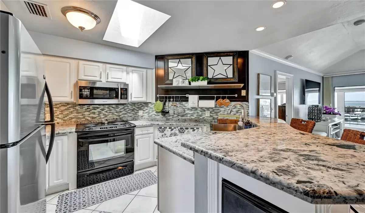 2 Bedrooms Bedrooms, 0 ,2 BathroomsBathrooms,Residential,For Sale,0,TB8501126