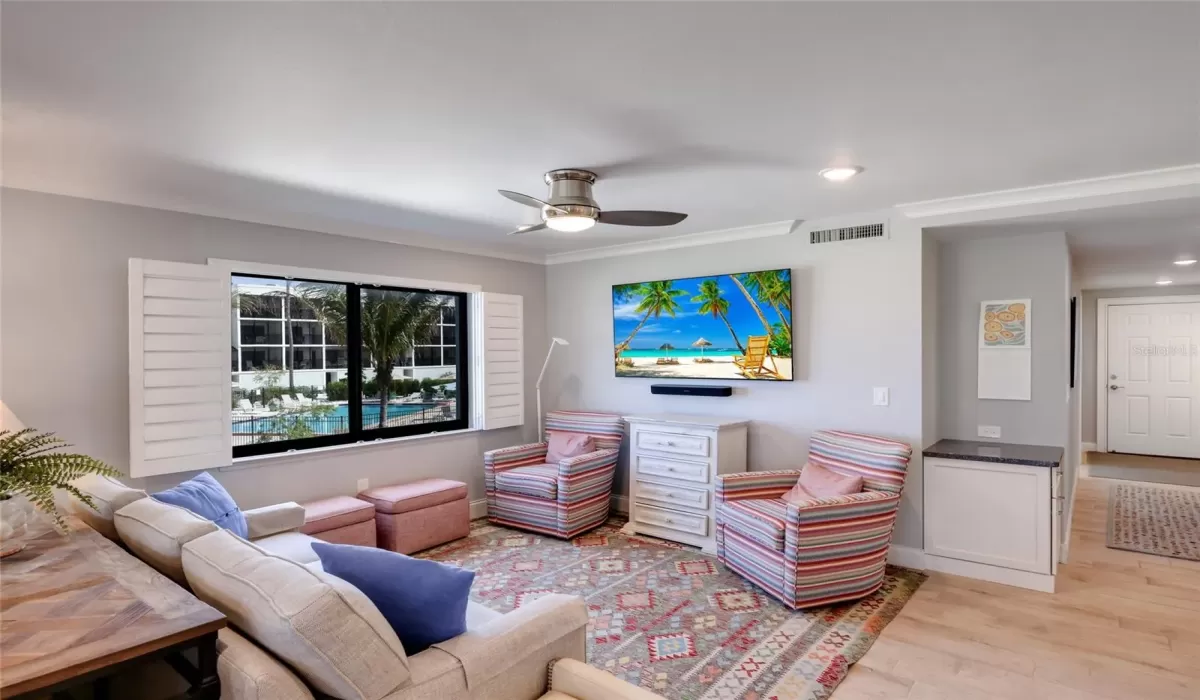 2 Bedrooms Bedrooms, 0 ,2 BathroomsBathrooms,Residential,Pending,0,D6147220