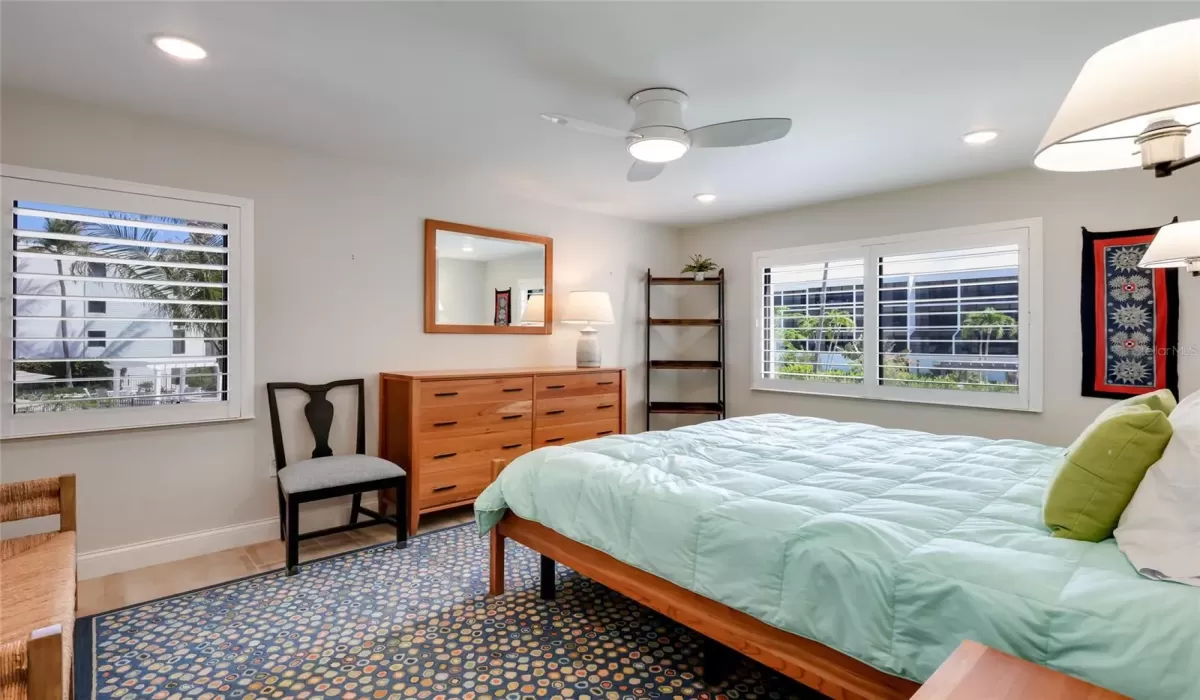 2 Bedrooms Bedrooms, 0 ,2 BathroomsBathrooms,Residential,Pending,0,D6147220