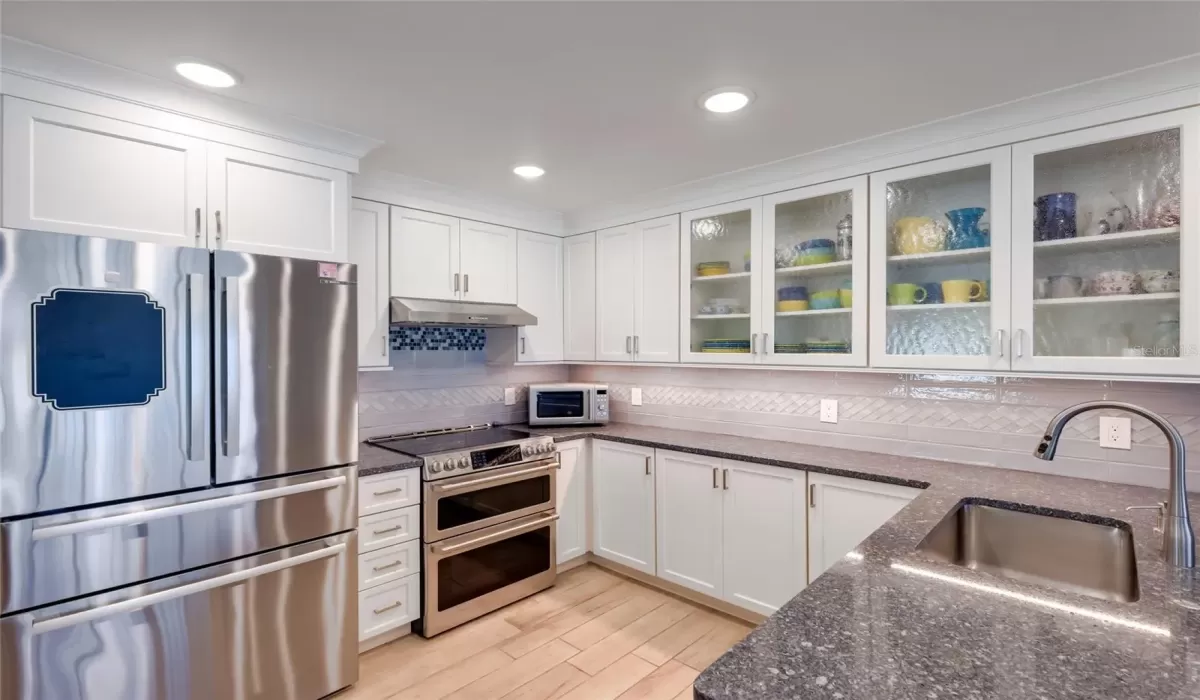 2 Bedrooms Bedrooms, 0 ,2 BathroomsBathrooms,Residential,Pending,0,D6147220